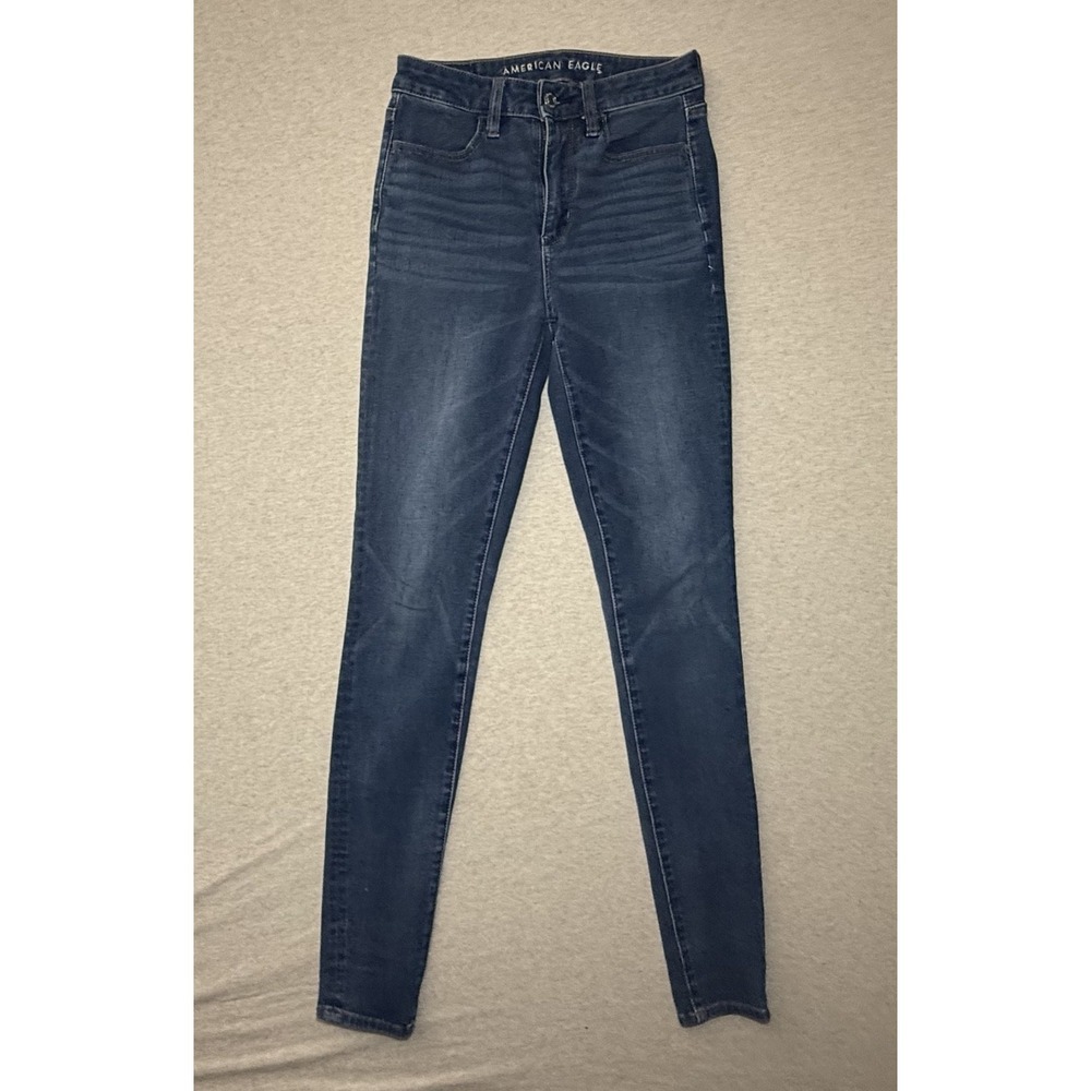 American Eagle. 360 next level strech. size 2. Dark wash blue jeans. staight leg